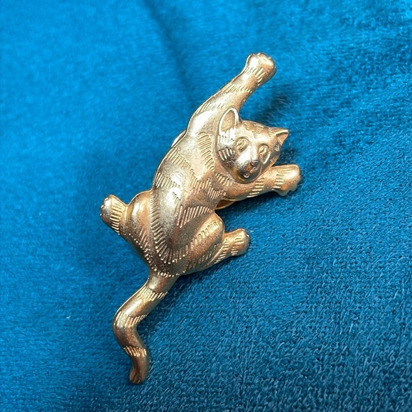 jj Jewelry - Small JJ Cat Pin Brooch